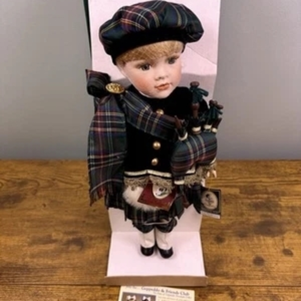Geppeddo Scottish Bagpiper Porcelain Doll - Blue Green Plaid